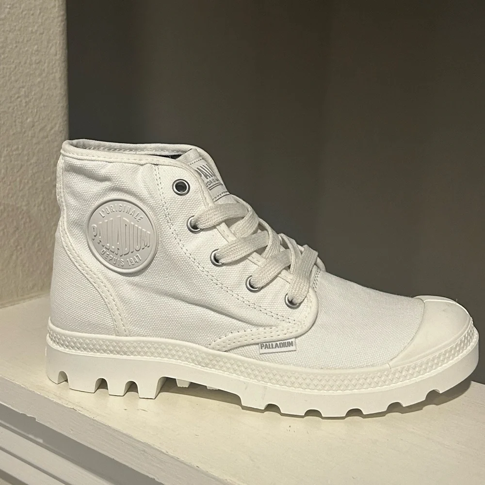 Palladium Pampa Hi Women Boots Canvas Star White 92352116M Sz 6.5 FAST SHIPPING - Picture 2 of 10